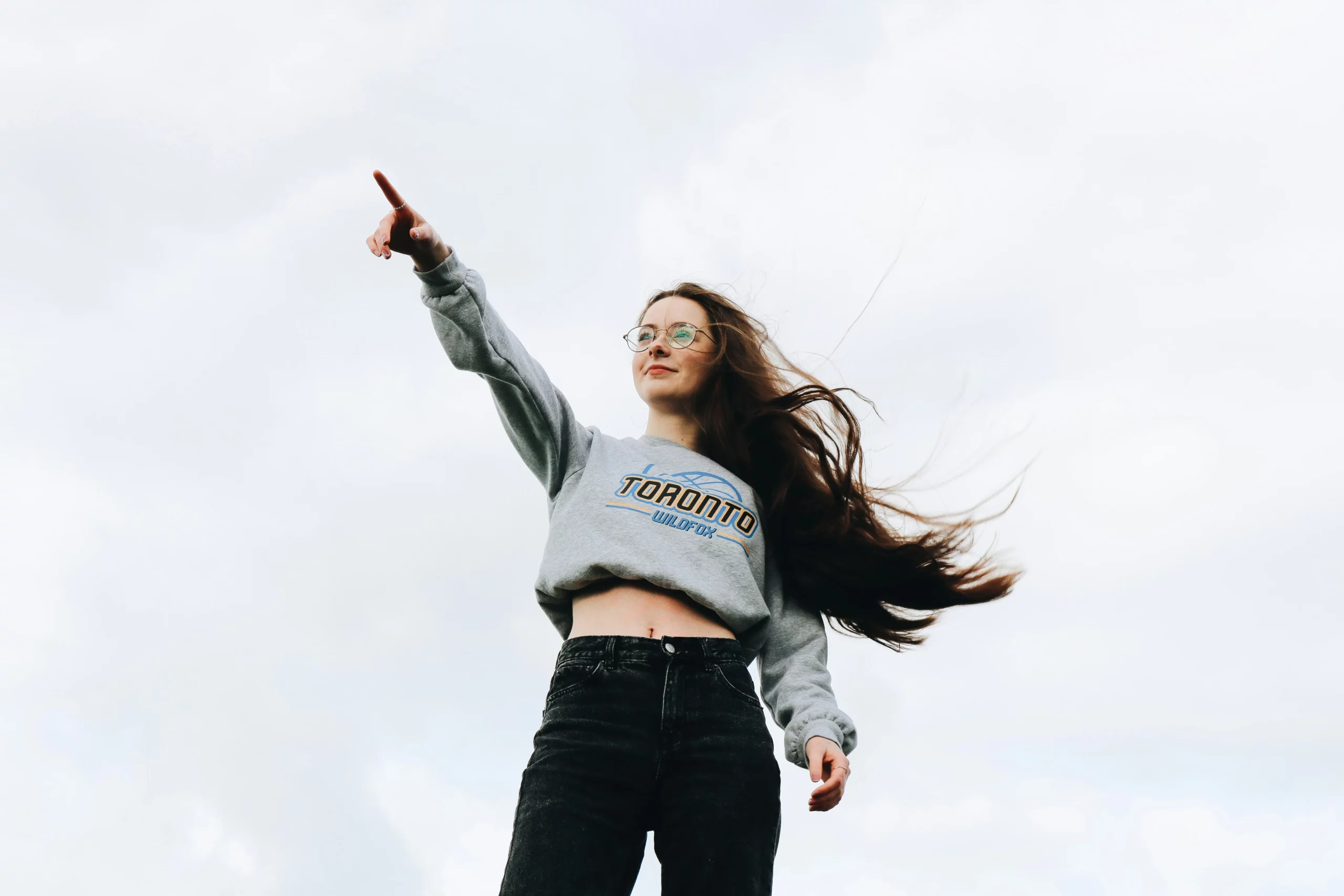 Femme retrouvant son autonomie et sa liberté après être sortie de la dépendance affective